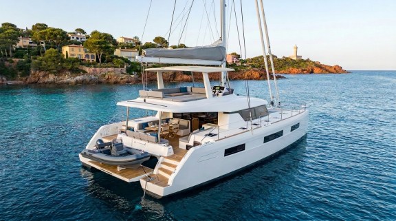 France 65 Class: Lagoon, F. Pajot or similar