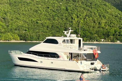 Review img # 12 of the yacht INDIGO