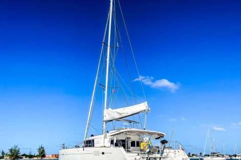 Review img # 17 of the yacht MISS SUMMER