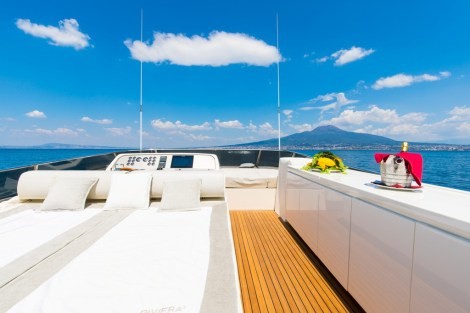 Review img # 11 of the yacht RIVIERA