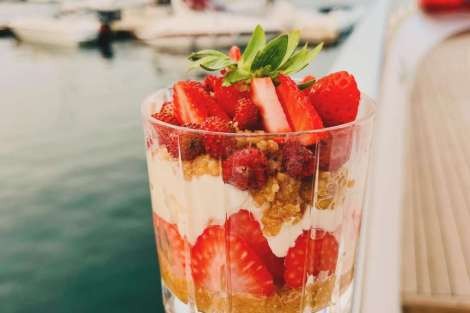 Review img # 4 of the yacht Sandi IV