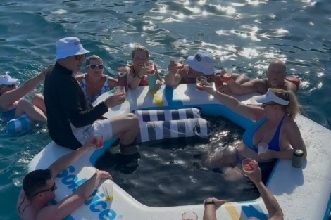 Review img # 5 of the yacht TOUCH THE SKY